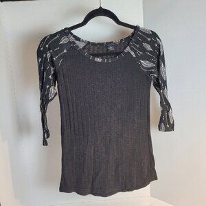 Rue 21 Black & White Feathers & Arrows 3/4 Sleeve Stretchy Top Size Juniors M
